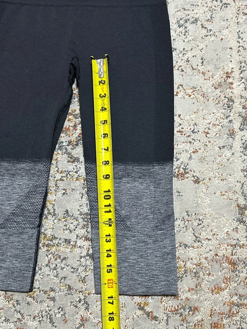 Lululemon Seamlessly Street Crop Leggings size 6
